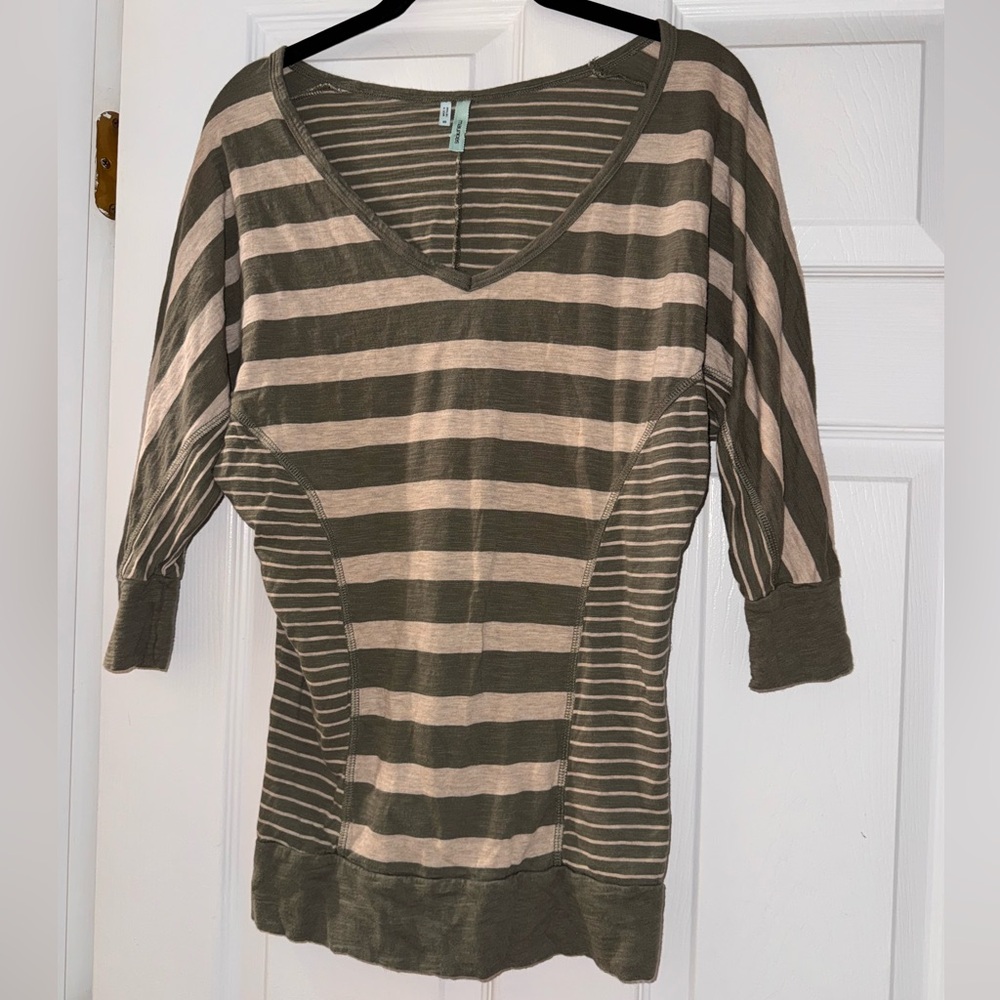 Maunces Y2K 90s fall Olive green and Beige Striped quarter sleeve casual Top